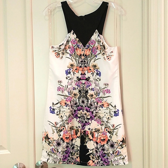 NWT Francesca cut out printed dress - Picture 2 of 6